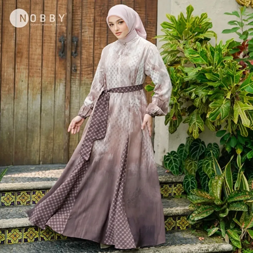 Tampil Stylish di Acara Keluarga dengan Outfit Muslim Casual
